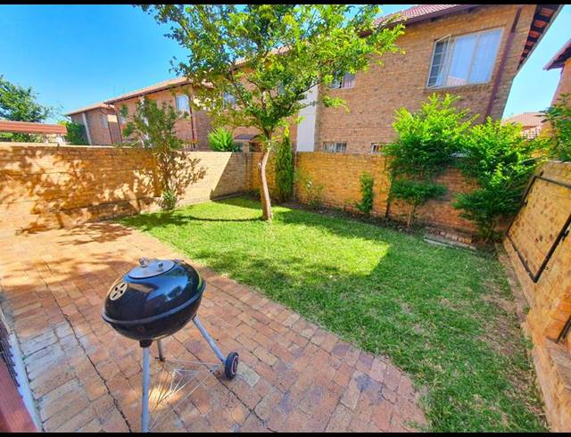 3 BEDROOM TOWNHOUSE FOR SALE IN ANNLIN